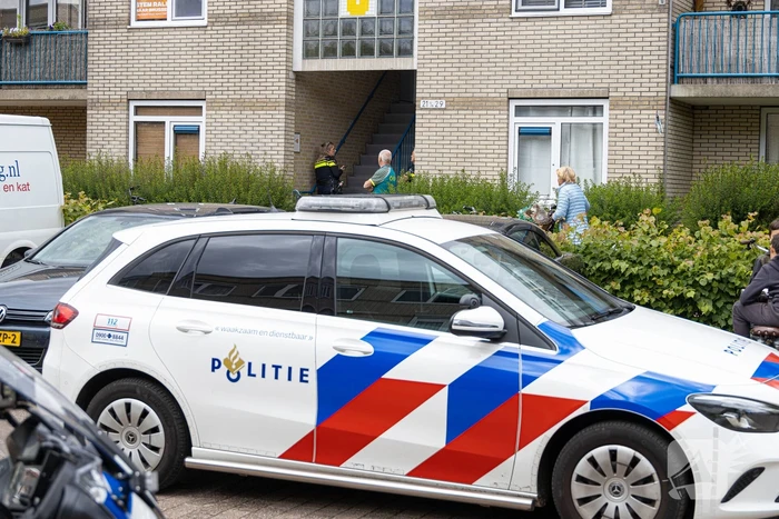 Persoon zwaargewond na val uit raam
