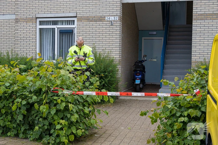 Persoon zwaargewond na val uit raam