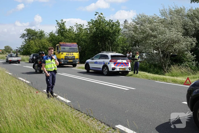 Auto afgesleept bij kop-staartbotsing