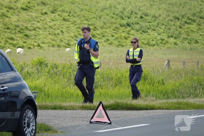 Auto afgesleept bij kop-staartbotsing