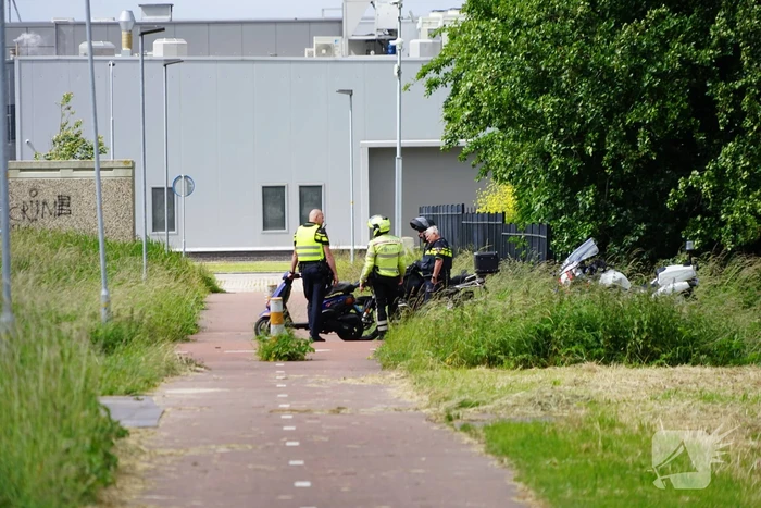 Scooterrijder belandt in sloot tijdens achtervolging