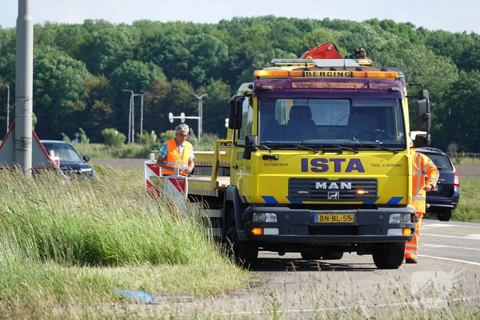 Camper klapt achterop personenauto