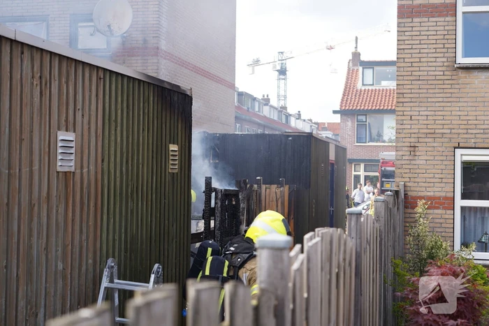 Forse rookontwikkeling bij brand in schuur