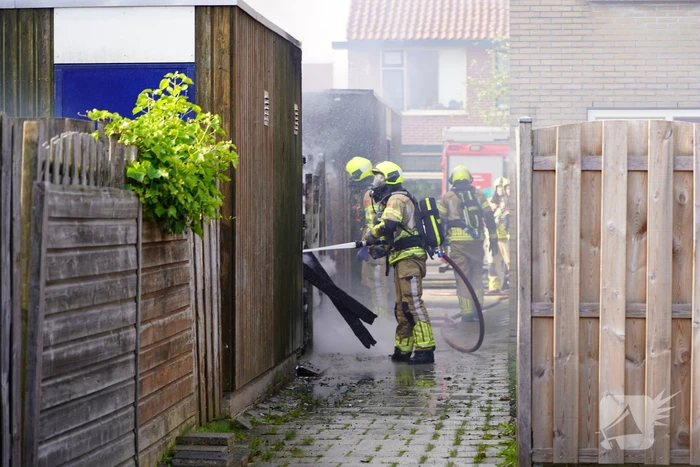 Forse rookontwikkeling bij brand in schuur