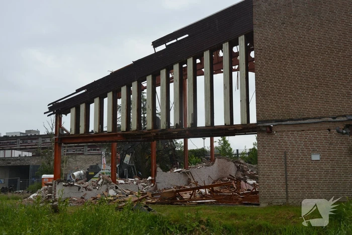 Sloop Adelaarskerk begonnen