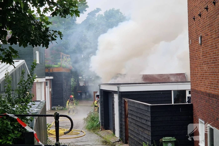 Uitslaande brand verwoest schuur