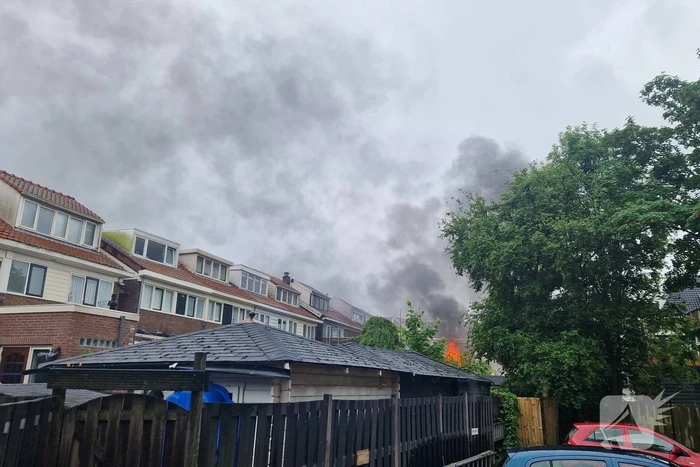 Uitslaande brand verwoest schuur