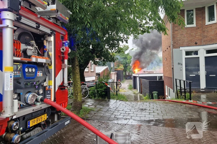 Uitslaande brand verwoest schuur