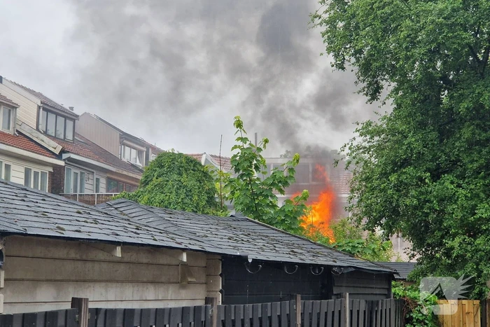 Uitslaande brand verwoest schuur