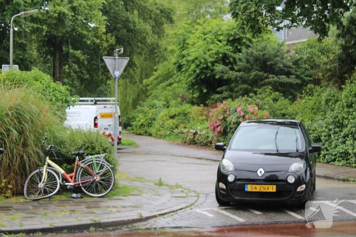 Fietser en automobilist met elkaar in botsing