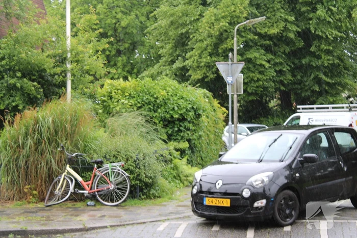Fietser en automobilist met elkaar in botsing