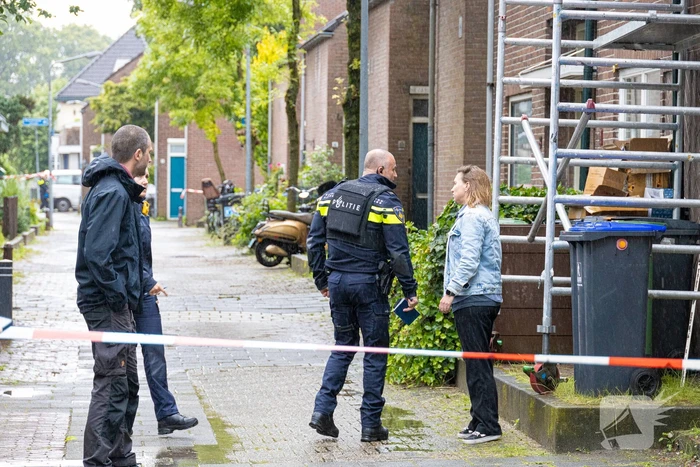 Explosie bij woning, omgeving afgezet