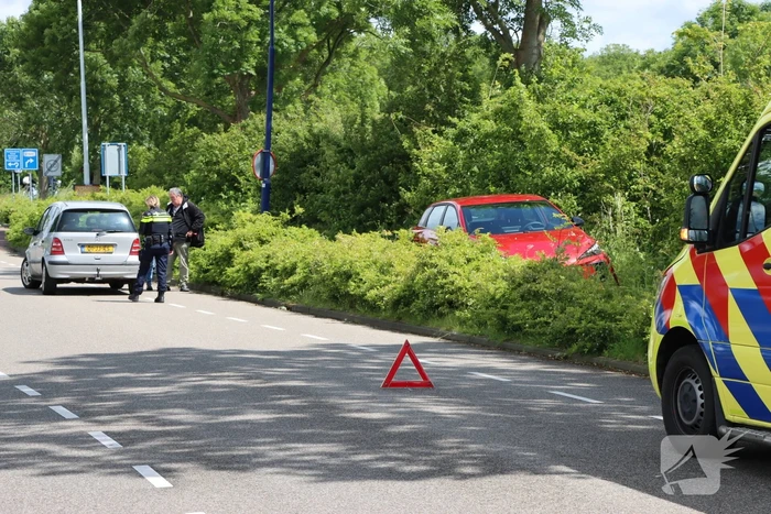 Bestuurder raakt onwel en ramt andere auto