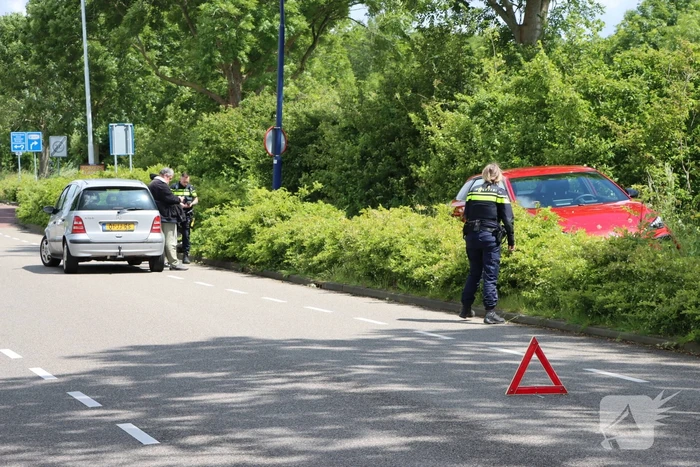 Bestuurder raakt onwel en ramt andere auto