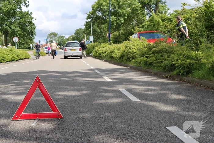 Bestuurder raakt onwel en ramt andere auto