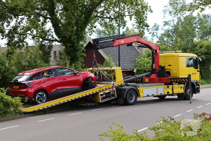 Bestuurder raakt onwel en ramt andere auto