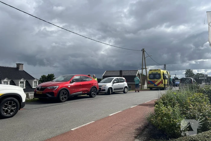 Bestuurders gecontroleerd na botsing op dijk
