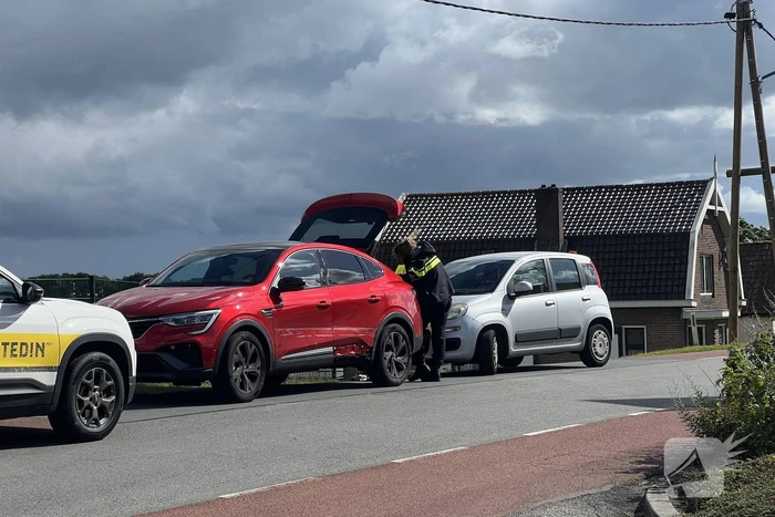 Bestuurders gecontroleerd na botsing op dijk