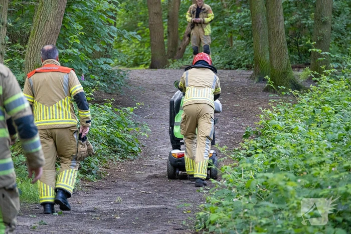 Brandweer schiet vastzittende scootmobieler te hulp