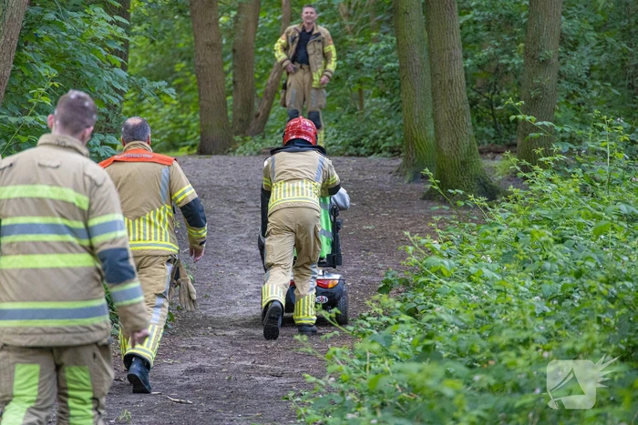 Brandweer schiet vastzittende scootmobieler te hulp