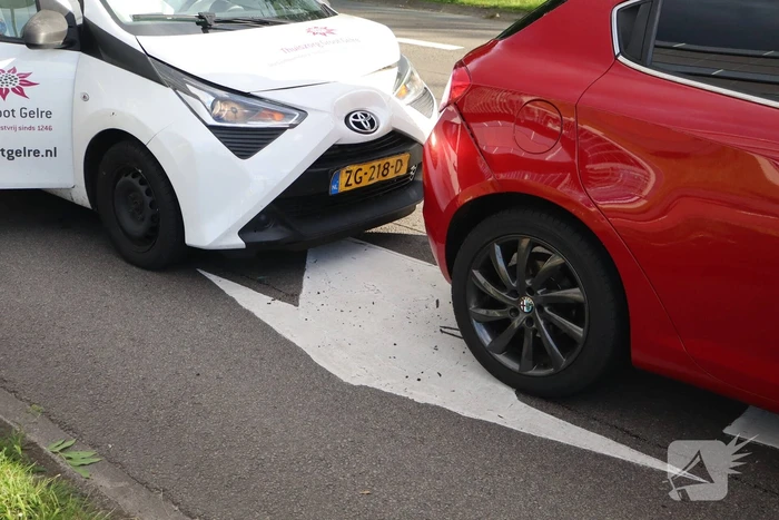 Kop-staart aanrijding voor verkeerlichten