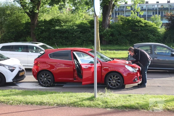 Kop-staart aanrijding voor verkeerlichten