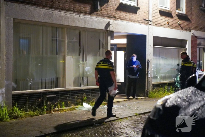 Vuurwerk in Marokkaans theehuis gegooid