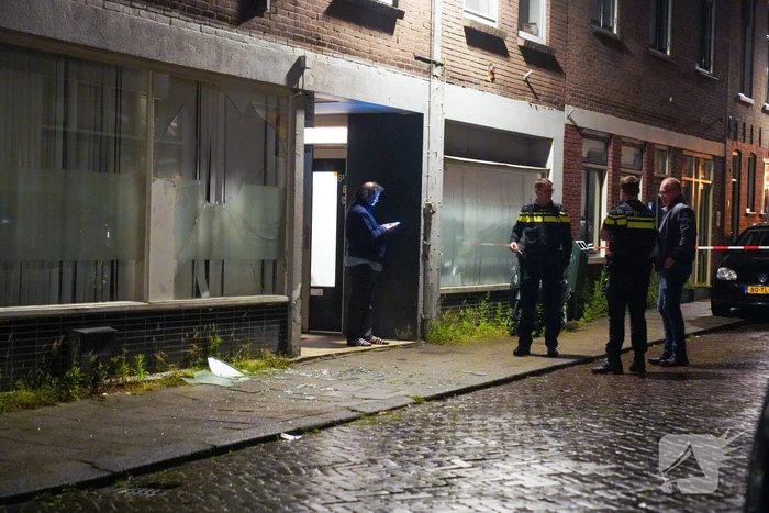 Vuurwerk in Marokkaans theehuis gegooid