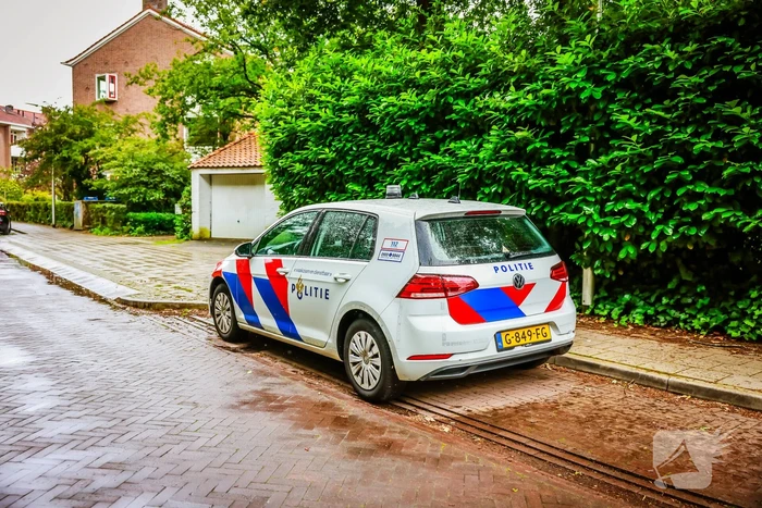 Overleden vrouw aangetroffen na steekpartij in woning, een persoon gewond