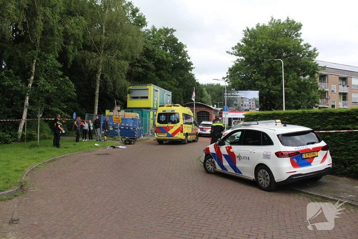 Persoon hard ten val na aanrijding met bestelbus