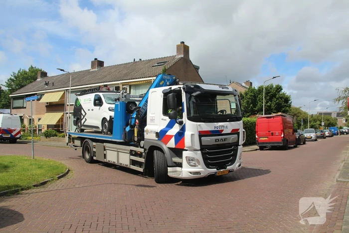 Persoon hard ten val na aanrijding met bestelbus