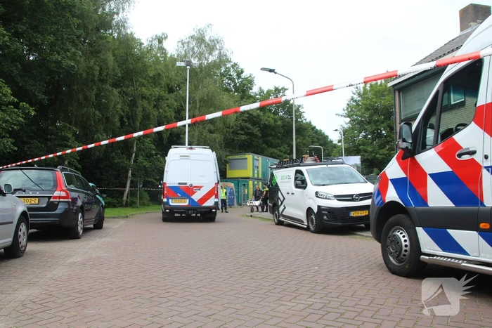 Persoon hard ten val na aanrijding met bestelbus