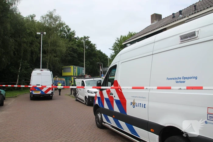 Persoon hard ten val na aanrijding met bestelbus