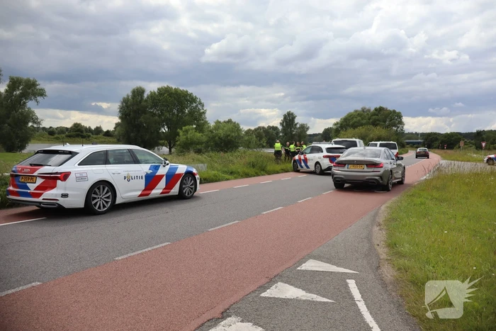 Bestuurder negeert stopteken en wordt tot stilstand gedwongen