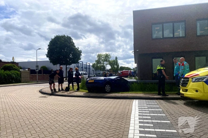Veel schade na botsing op kruising