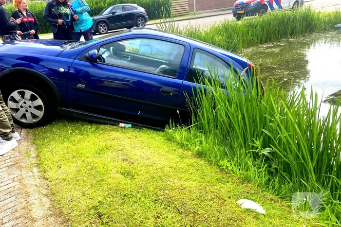 Veel schade na botsing op kruising