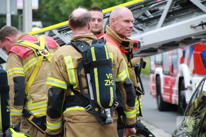 Brandweer komt met Cobra Coldcutter naar woningbrand