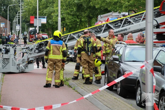 Brandweer komt met Cobra Coldcutter naar woningbrand