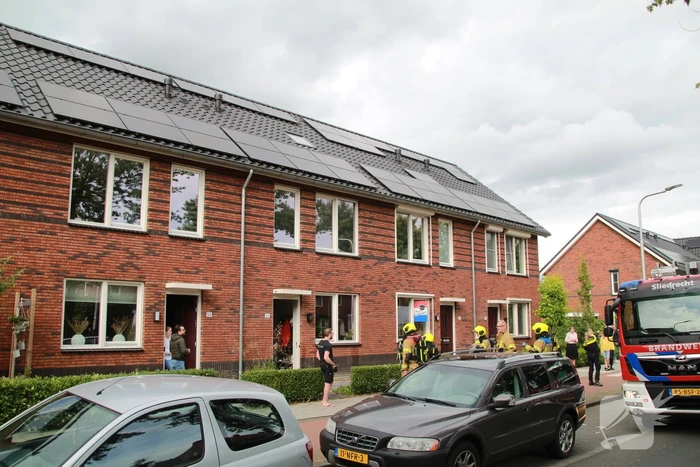 Brandweer komt met Cobra Coldcutter naar woningbrand