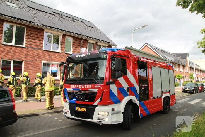 Brandweer komt met Cobra Coldcutter naar woningbrand