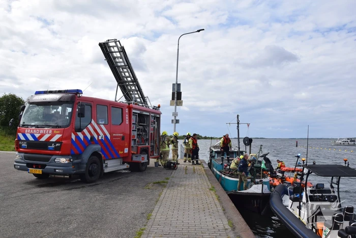 KNRM en brandweer ingezet voor lekkend vaartuig