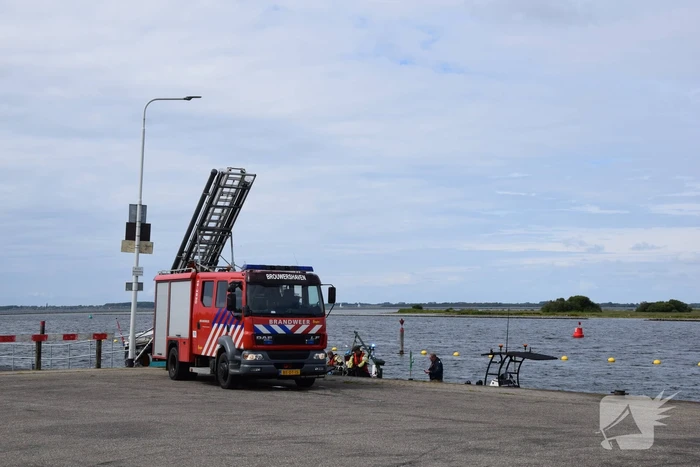 KNRM en brandweer ingezet voor lekkend vaartuig