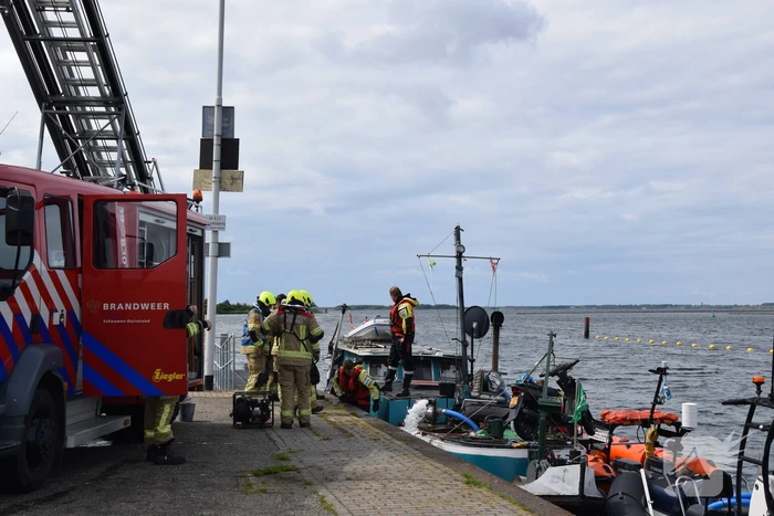 KNRM en brandweer ingezet voor lekkend vaartuig