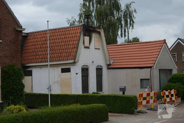 Grote schade zichtbaar aan meerdere woningen na brand