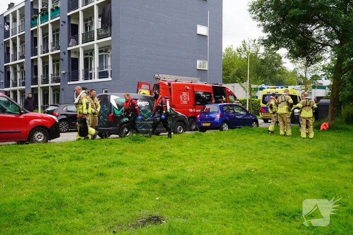 Meisje gered uit sloot door duikers
