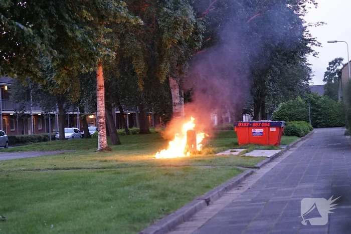 Mobiele toiletcabine brandt af