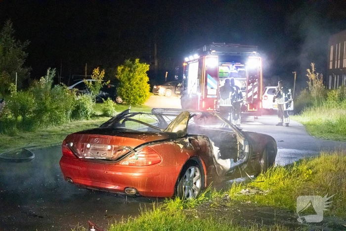 Cabriolet gaat in vlammen op