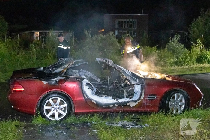 Cabriolet gaat in vlammen op