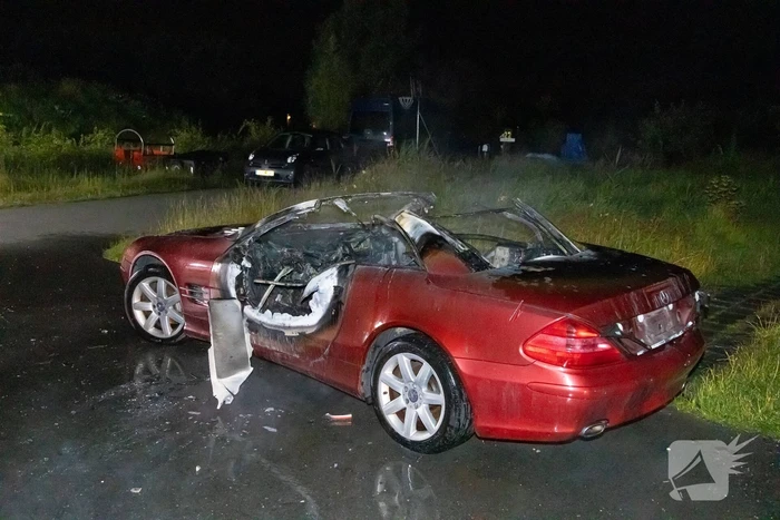 Cabriolet gaat in vlammen op
