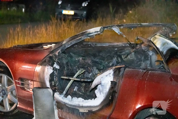 Cabriolet gaat in vlammen op